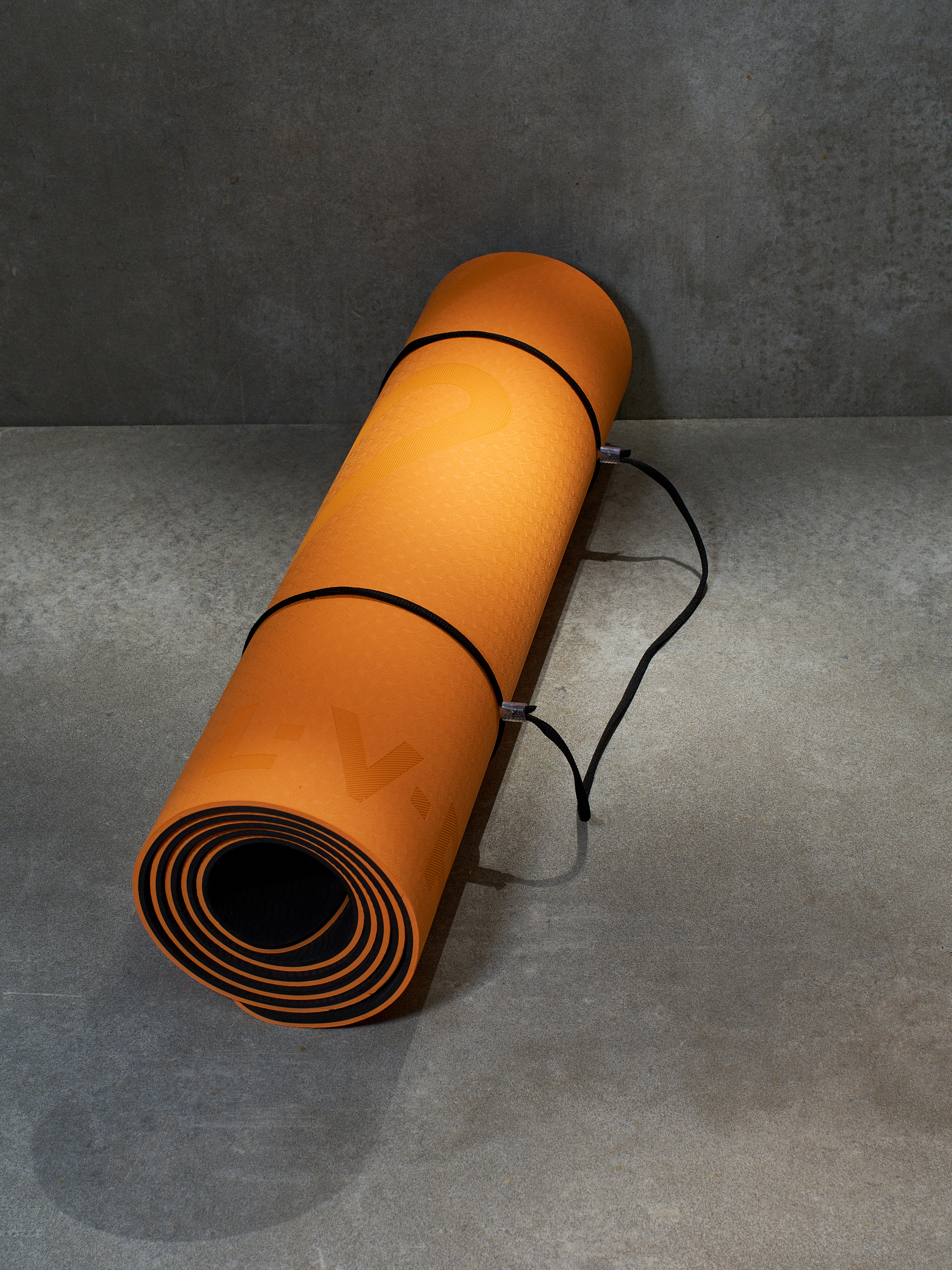 Коврик для йоги и фитнеса LVP, 183x61x0,6 см, двухслойный TPE, цвет: оранжевый, черный
