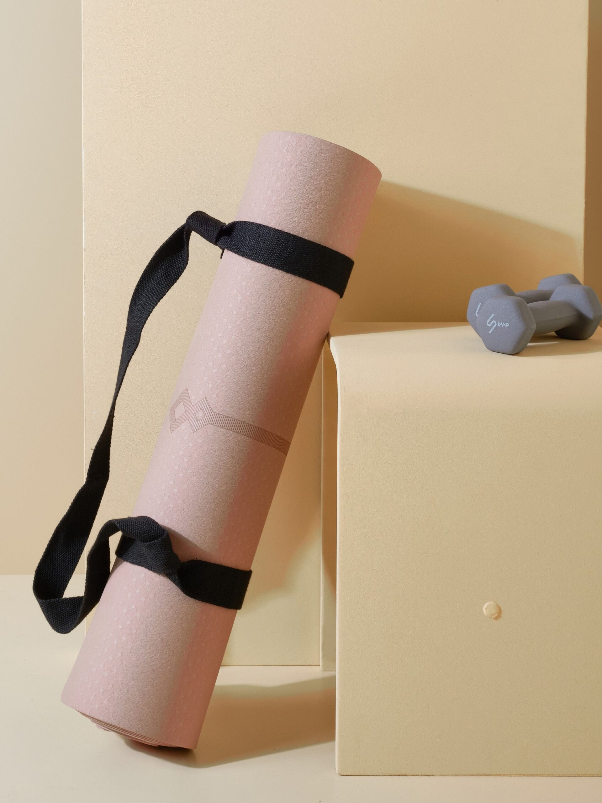 Коврик для йоги и фитнеса LVP, 183x61x0,6 см, двухслойный TPE с чехлом и ремнем, с разметкой, цвет: мокка/розовый