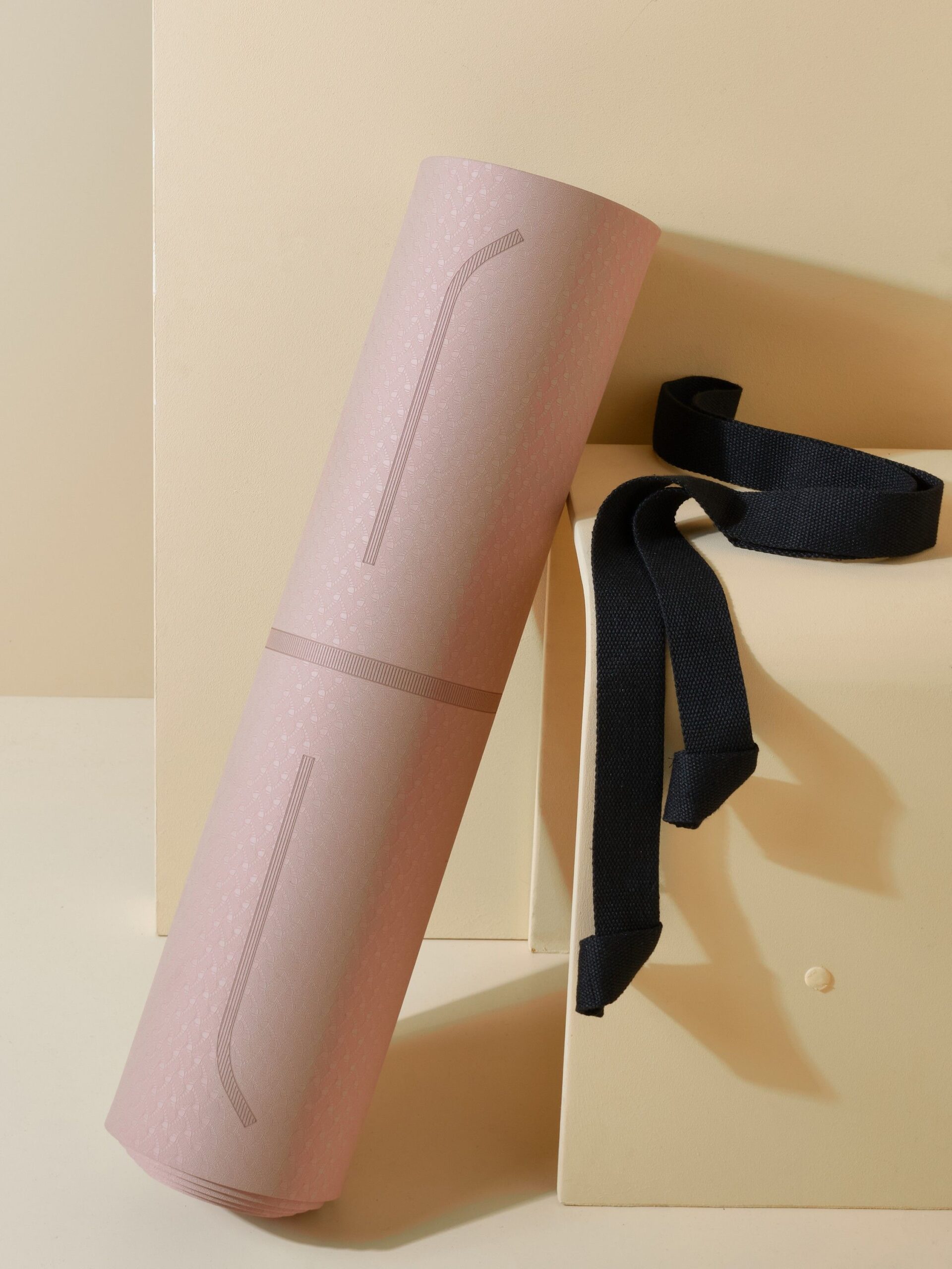 Коврик для йоги и фитнеса LVP, 183x61x0,6 см, двухслойный TPE с чехлом и ремнем, с разметкой, цвет: мокка/розовый