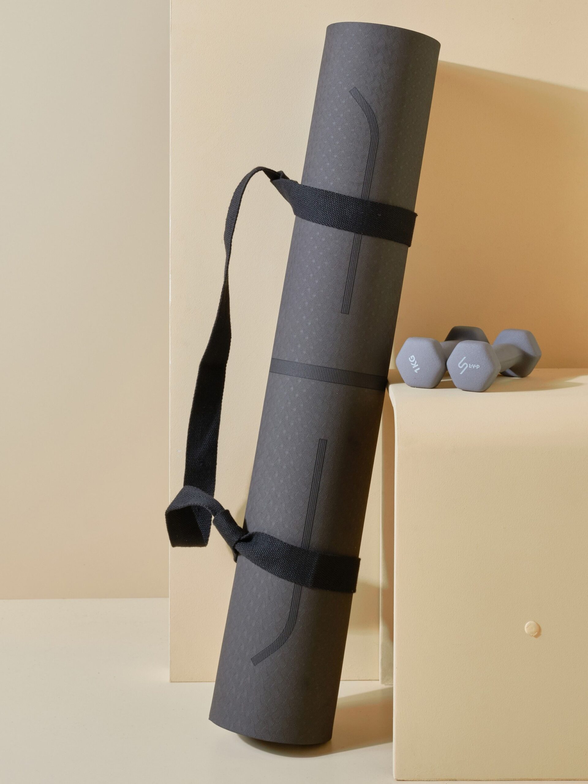 Коврик для йоги и фитнеса LVP, 183x80x0,6 см, двухслойный TPE с чехлом и ремнем, с разметкой, цвет: черный/серый
