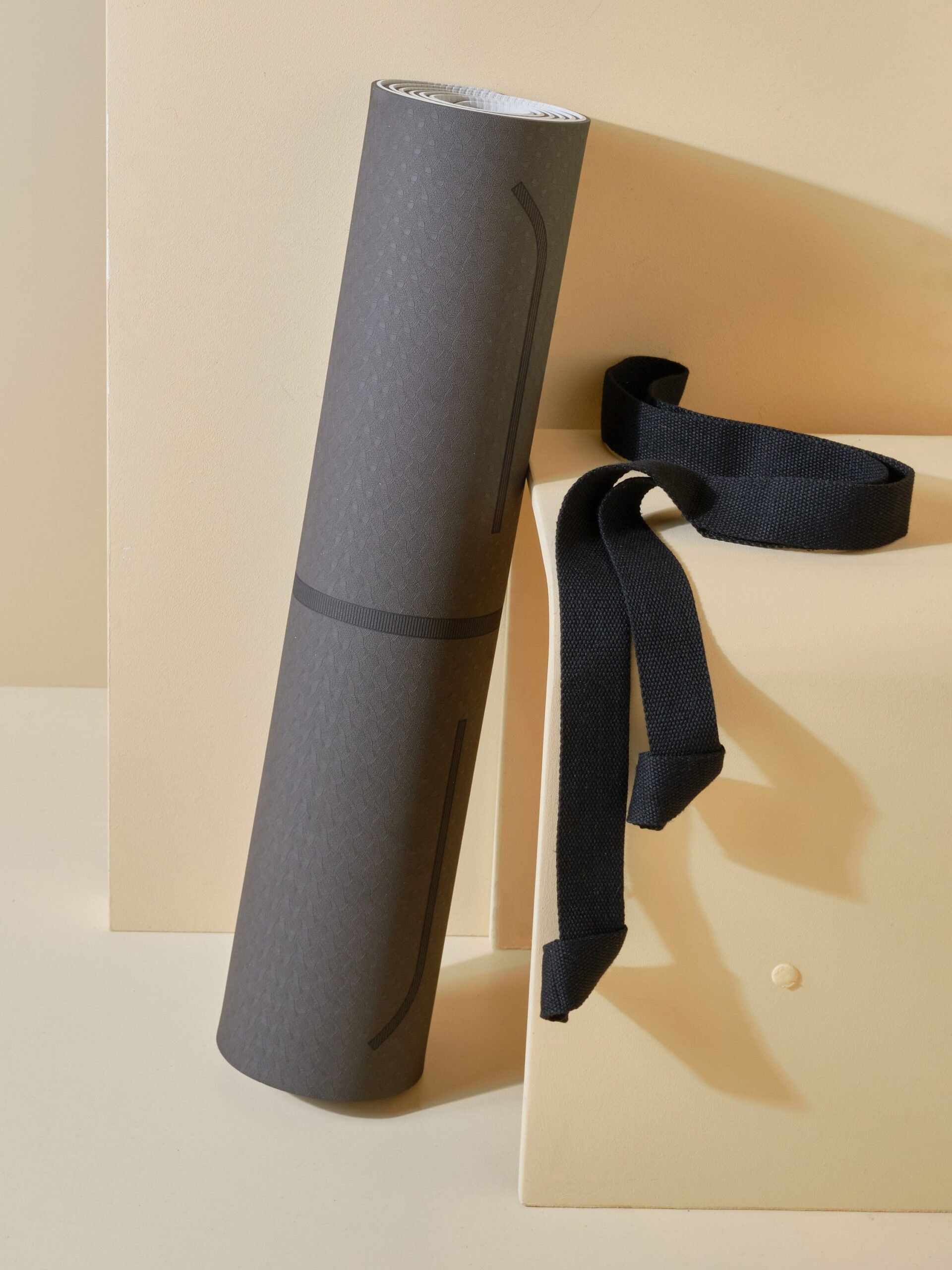 Коврик для йоги и фитнеса LVP, 183x61x0,6 см, двухслойный TPE с чехлом, с разметкой, цвет: черный/серый