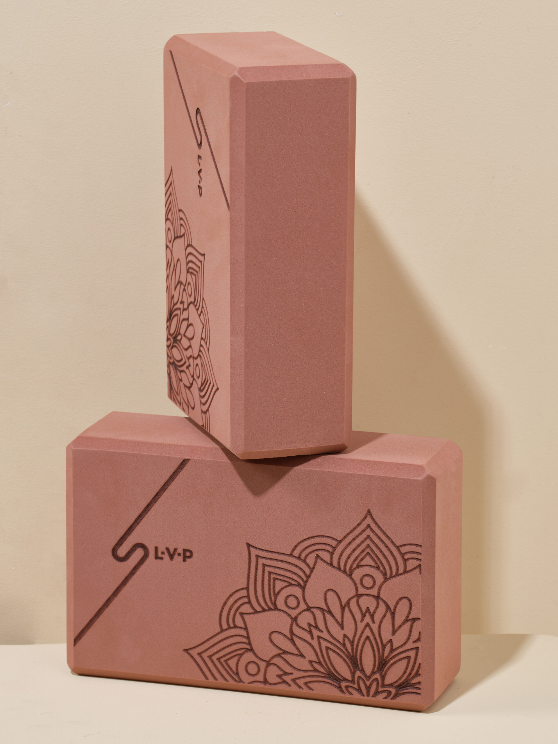 Блок для йоги: LVP с рисунком, 23х15х7.6 (2 шт.), Мокка